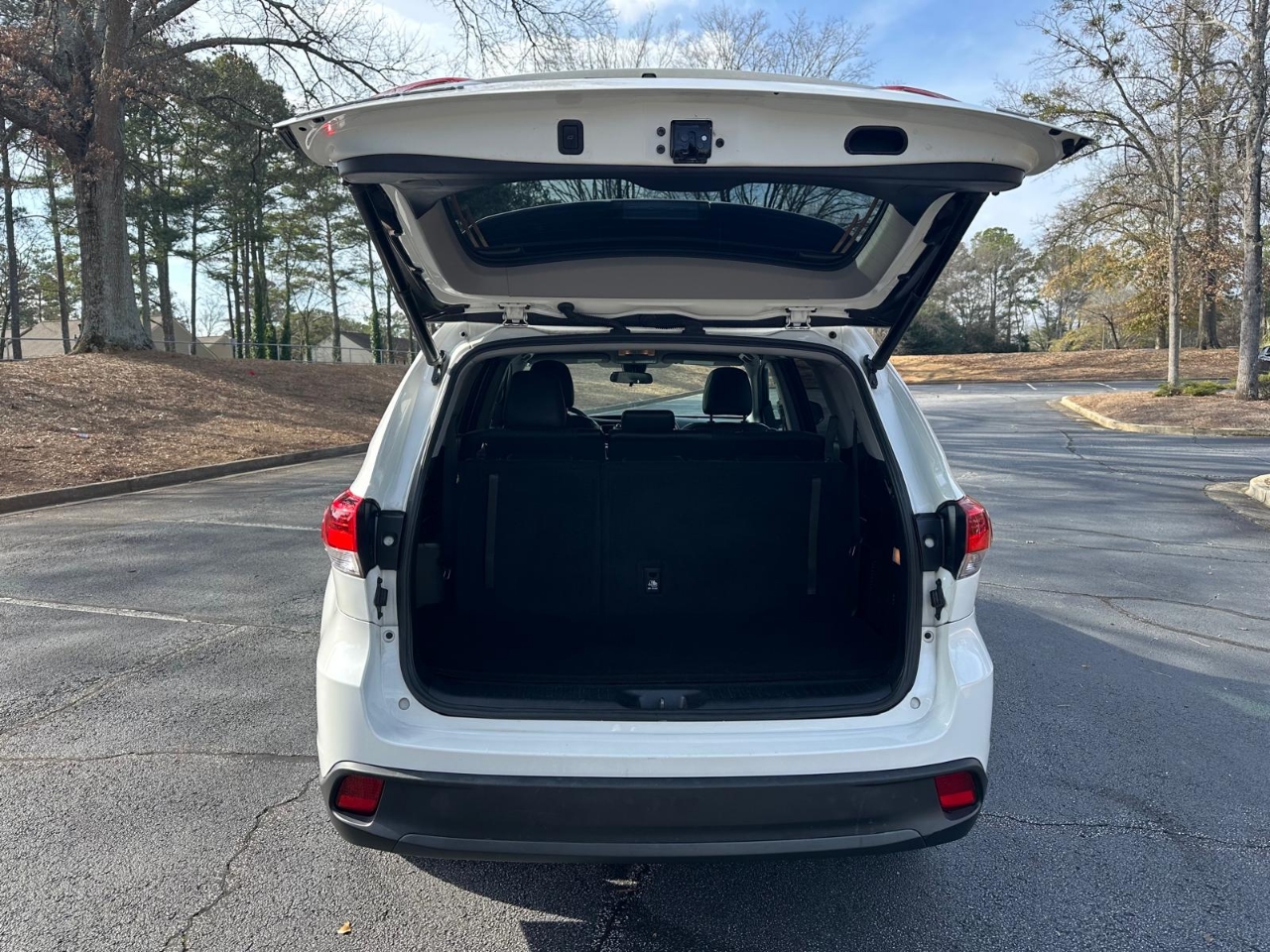 Toyota Highlander LE Plus FWD V6 2019