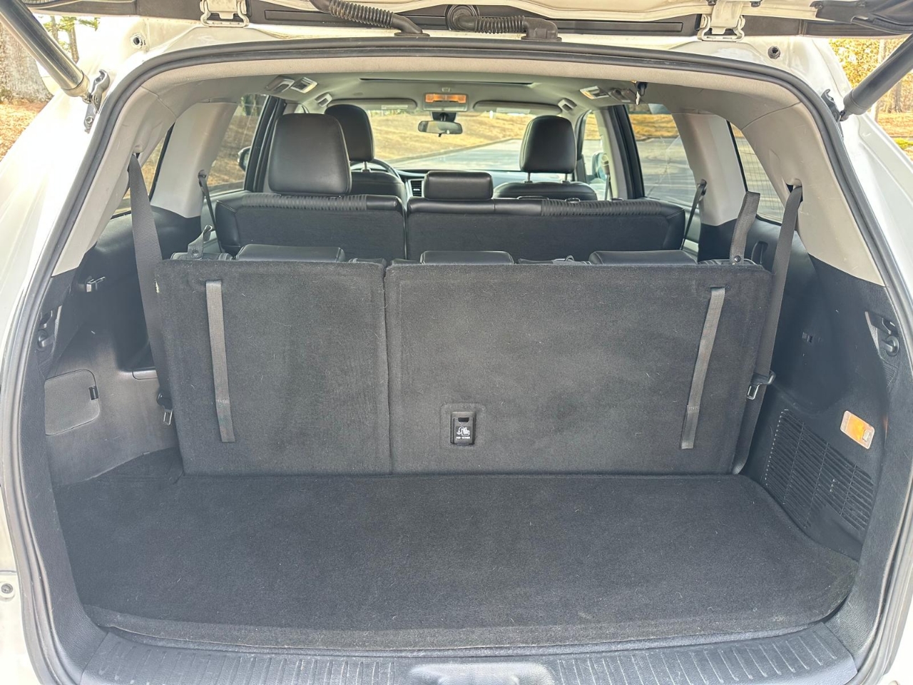 Toyota Highlander LE Plus FWD V6 2019