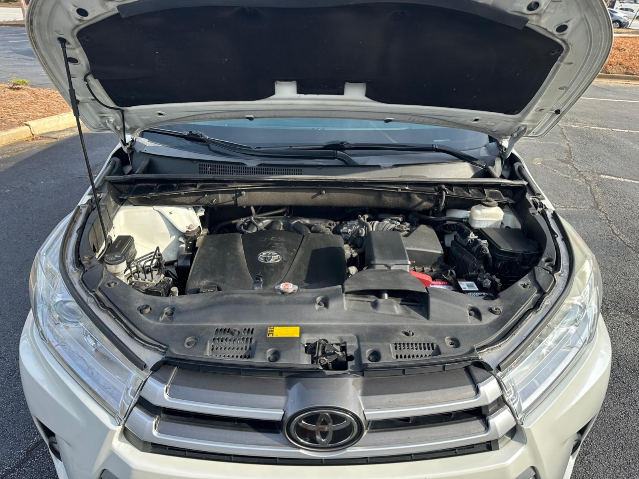 Toyota Highlander LE Plus FWD V6 2019