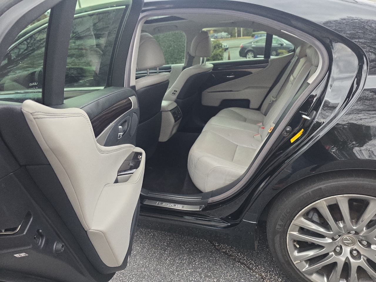 Lexus LS 460 4dr Sdn RWD 2013