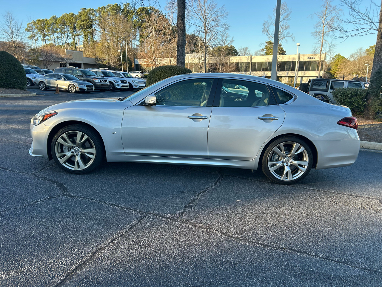 Infiniti Q70 3.7 RWD 2016