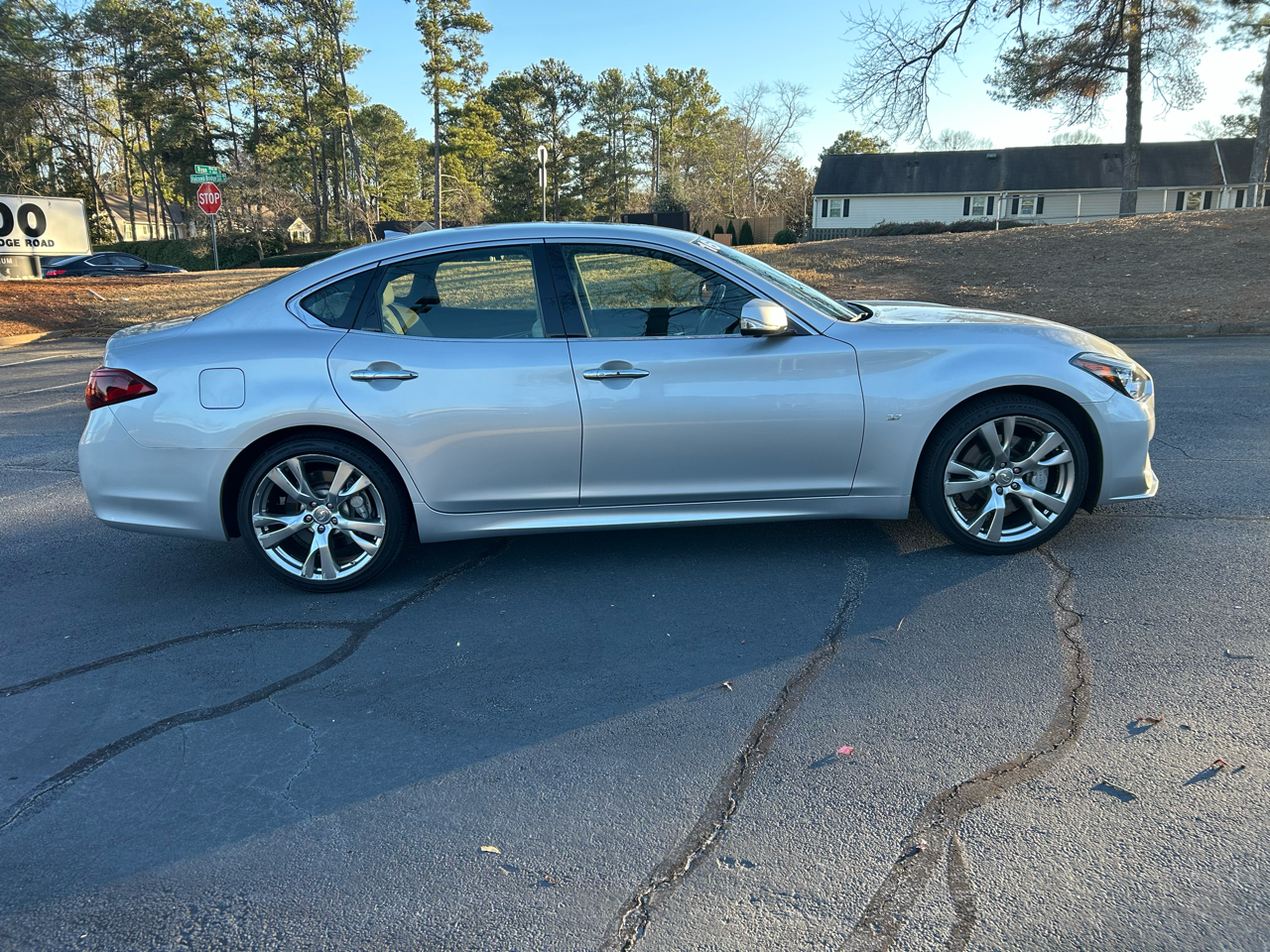 Infiniti Q70 3.7 RWD 2016