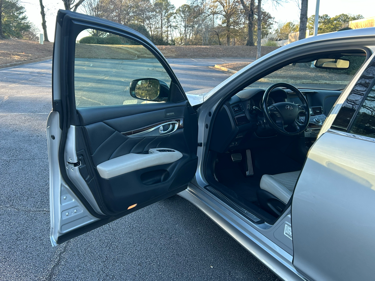 Infiniti Q70 3.7 RWD 2016