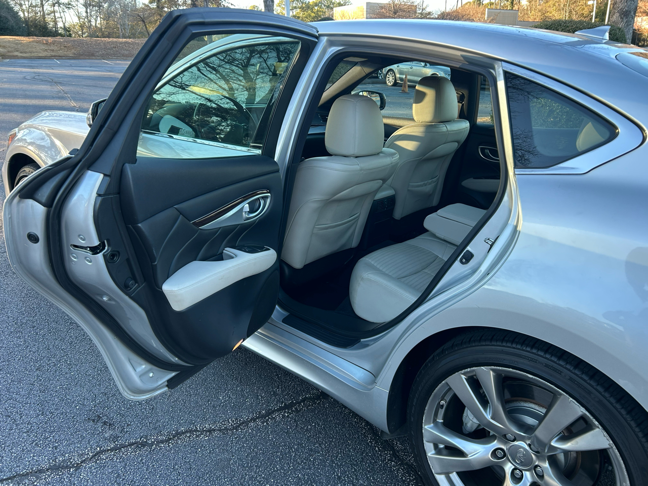 Infiniti Q70 3.7 RWD 2016