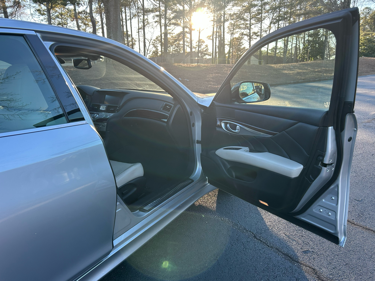 Infiniti Q70 3.7 RWD 2016