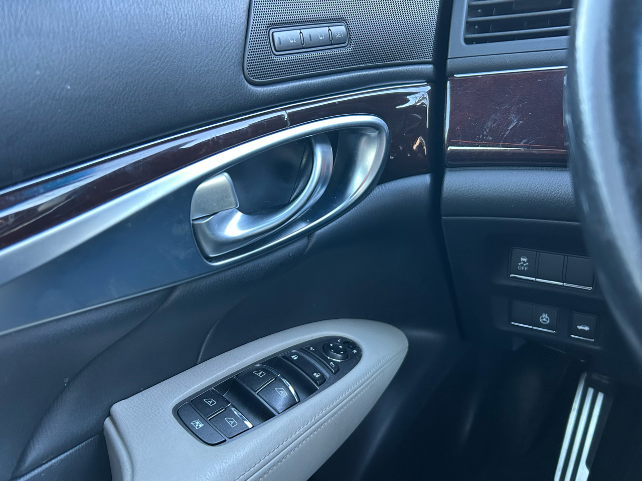 Infiniti Q70 3.7 RWD 2016