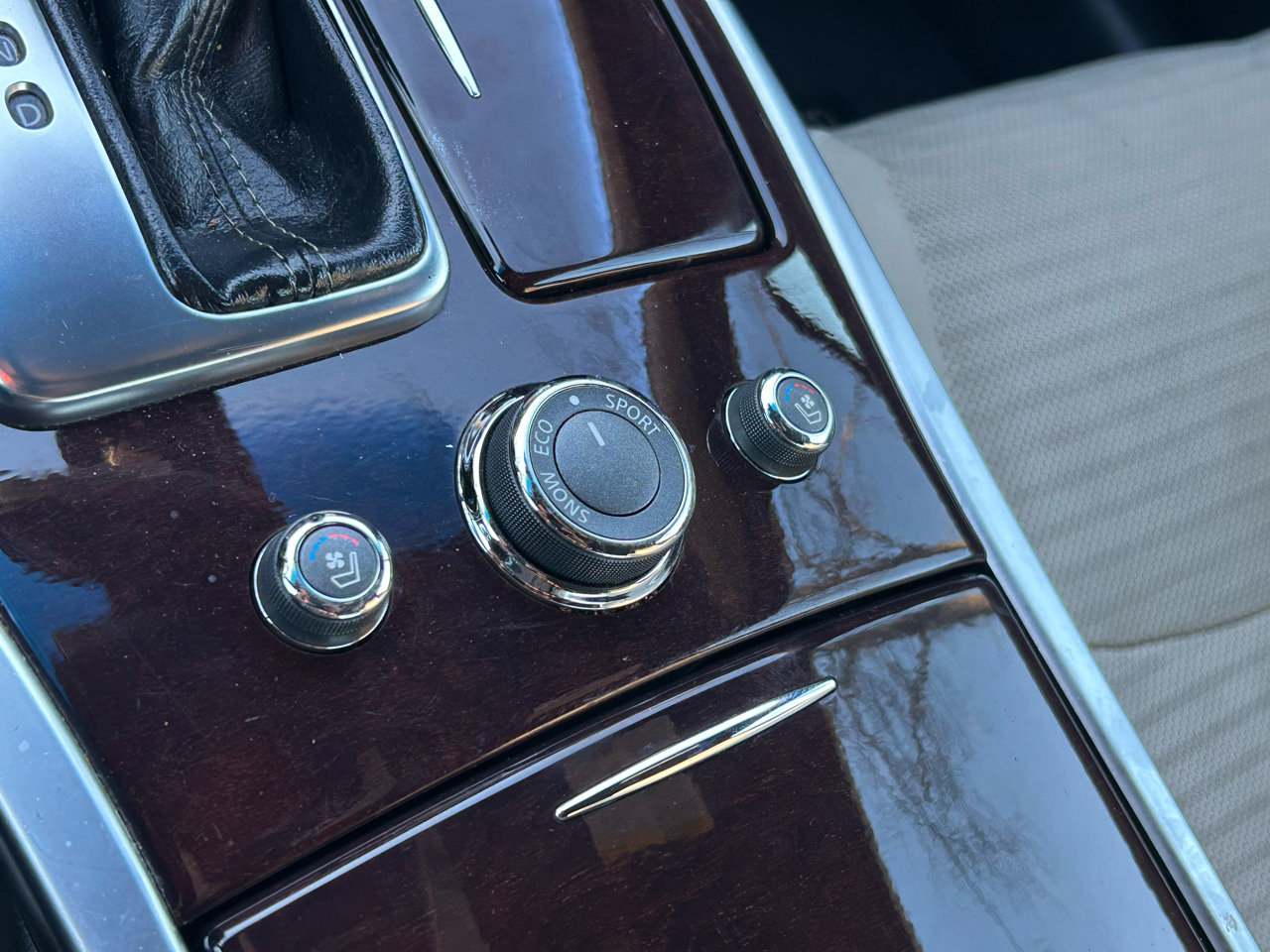 Infiniti Q70 3.7 RWD 2016