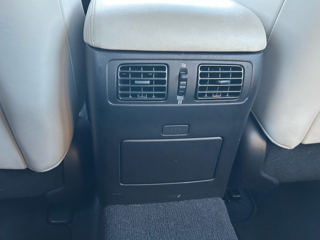 Infiniti Q70 3.7 RWD 2016