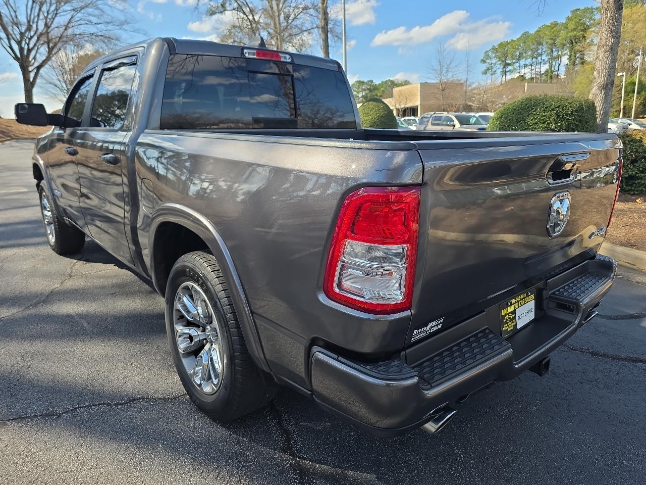 RAM 1500 Laramie 4x4 Crew Cab 5'7" Box 2021