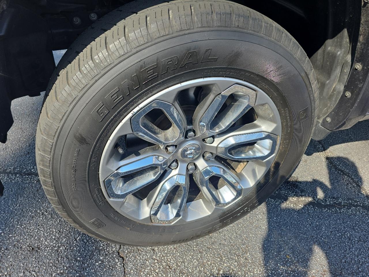 RAM 1500 Laramie 4x4 Crew Cab 5'7" Box 2021