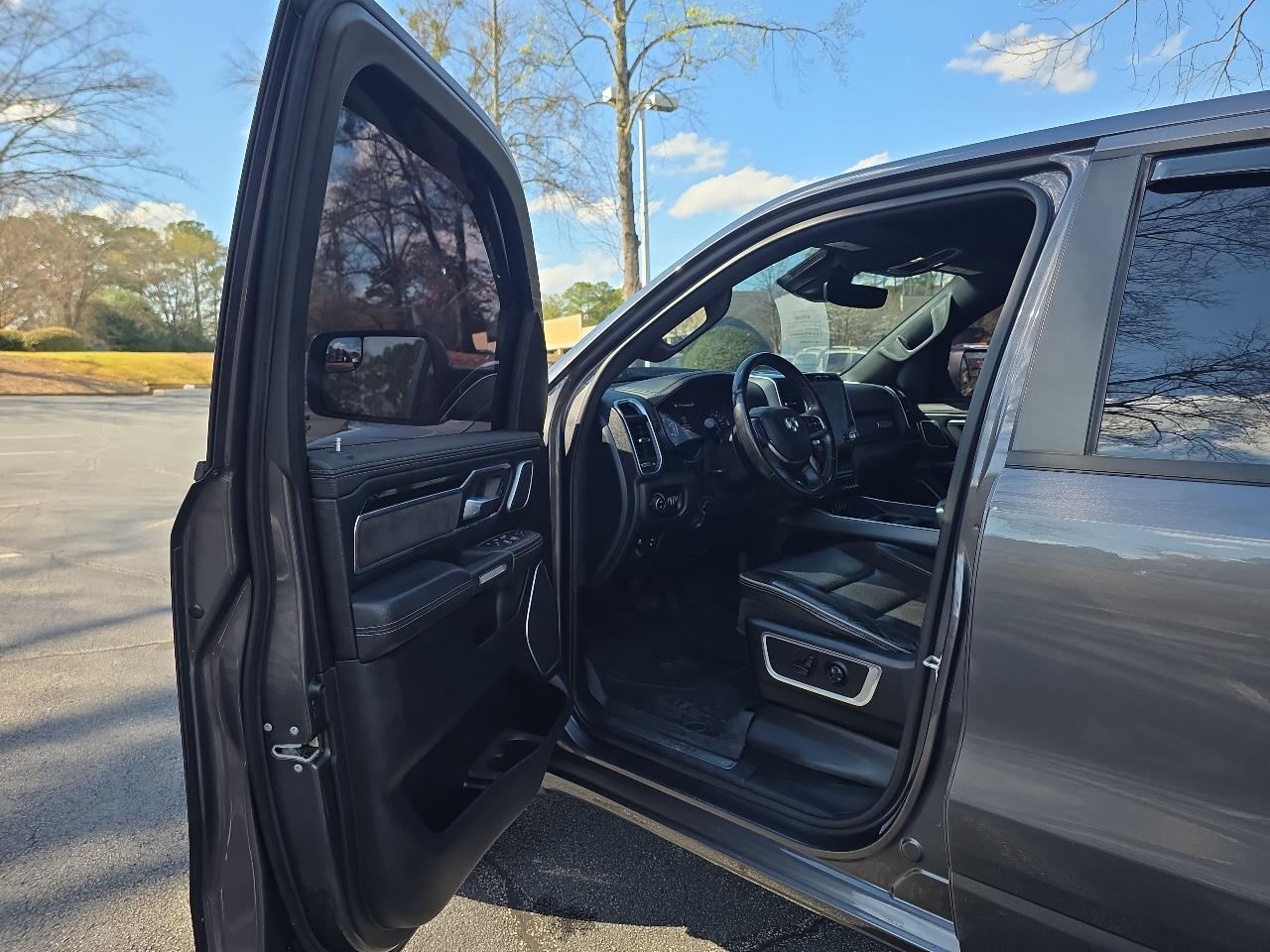 RAM 1500 Laramie 4x4 Crew Cab 5'7" Box 2021