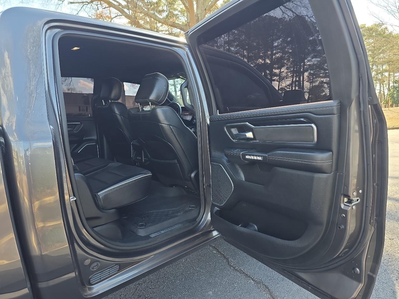 RAM 1500 Laramie 4x4 Crew Cab 5'7" Box 2021