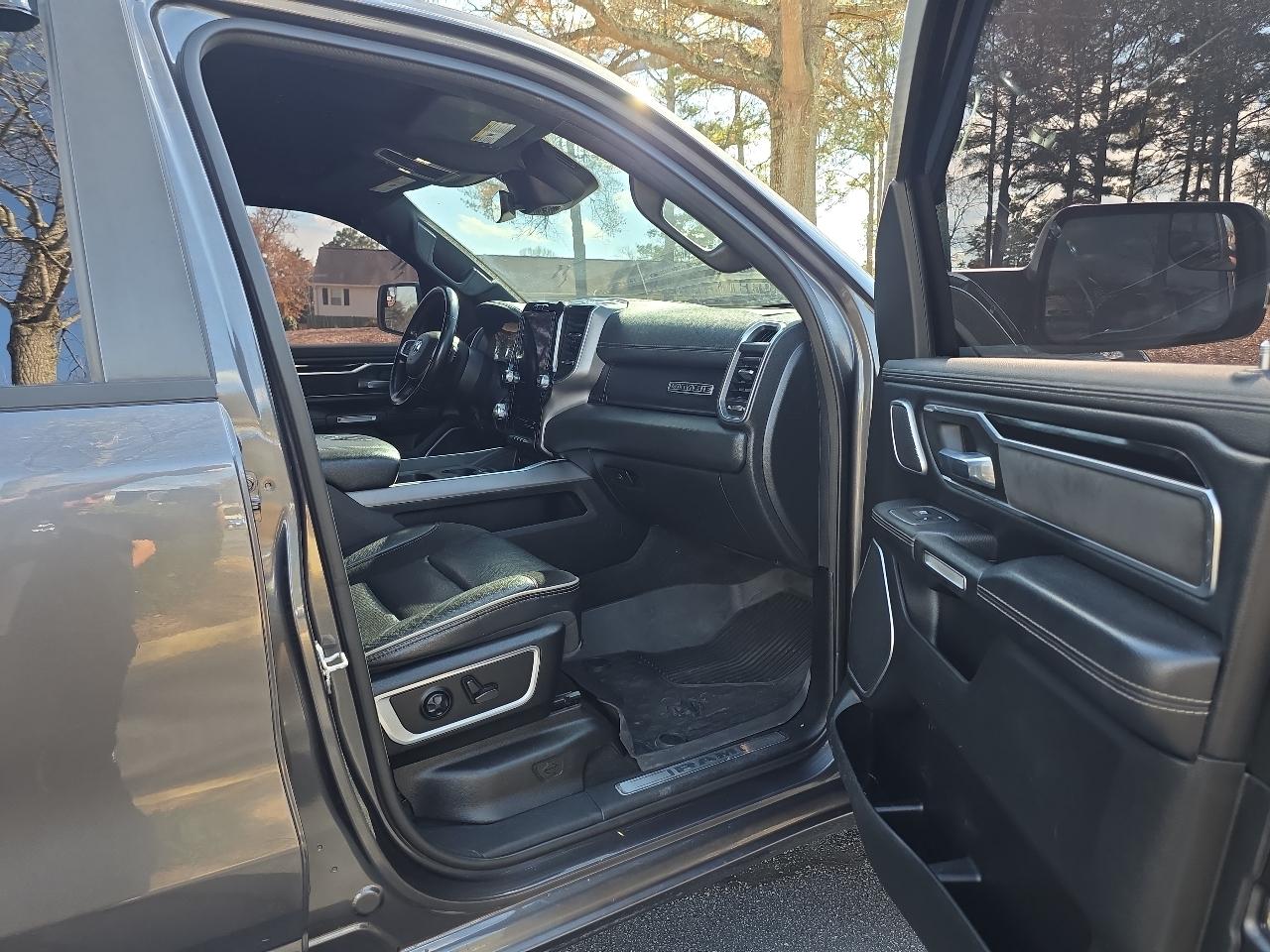 RAM 1500 Laramie 4x4 Crew Cab 5'7" Box 2021