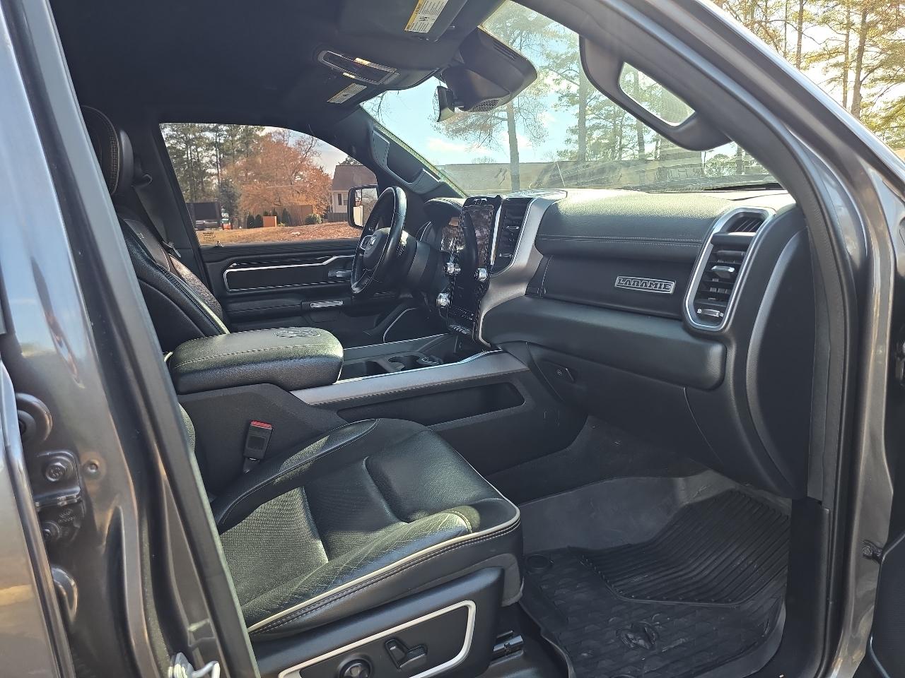 RAM 1500 Laramie 4x4 Crew Cab 5'7" Box 2021