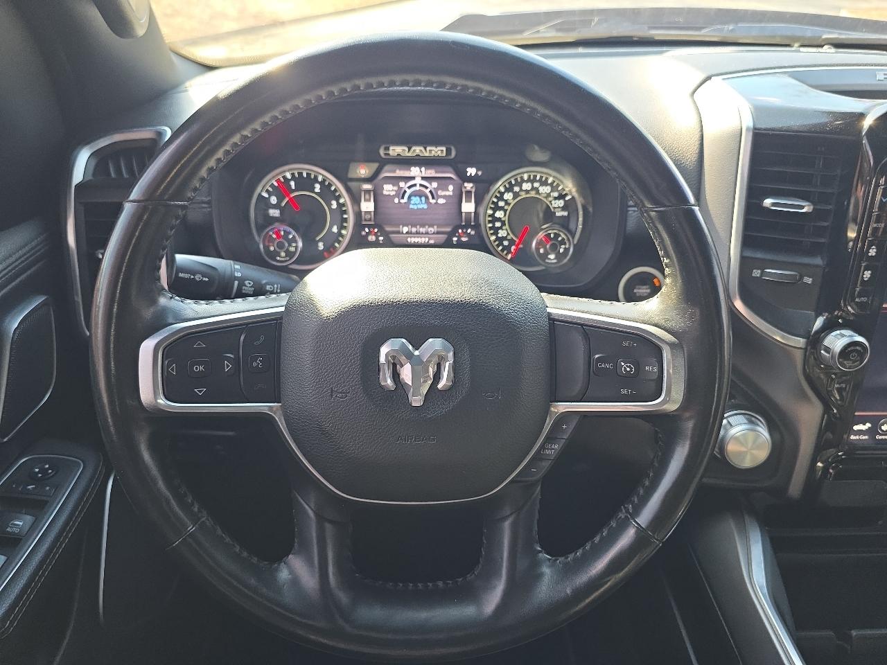 RAM 1500 Laramie 4x4 Crew Cab 5'7" Box 2021