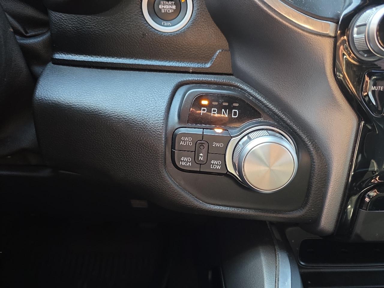 RAM 1500 Laramie 4x4 Crew Cab 5'7" Box 2021