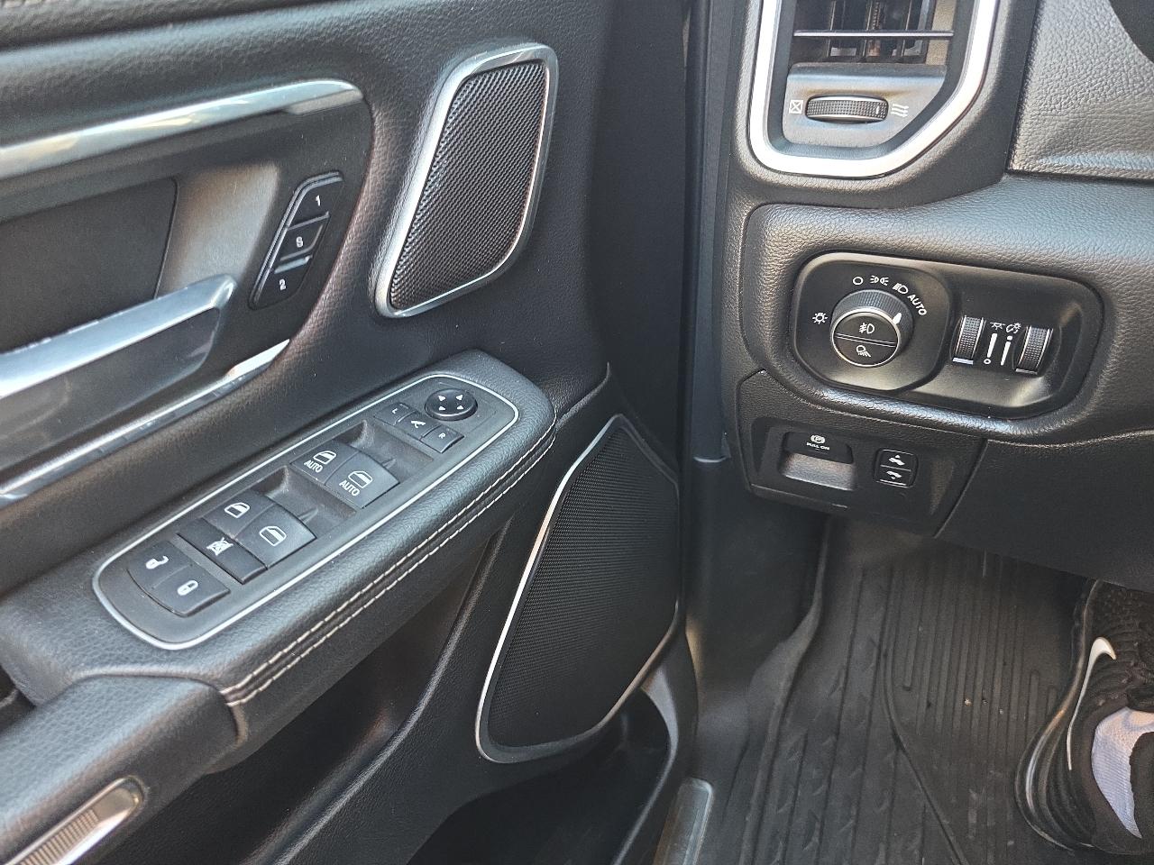 RAM 1500 Laramie 4x4 Crew Cab 5'7" Box 2021