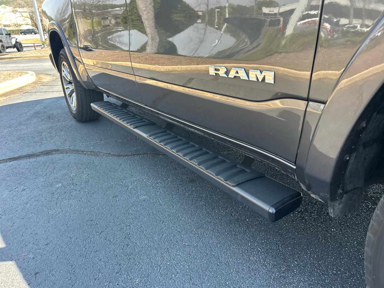 RAM 1500 Laramie 4x4 Crew Cab 5'7" Box 2021