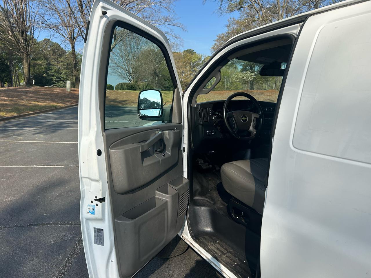 Chevrolet Express Cargo Van RWD 2500 135" 2020