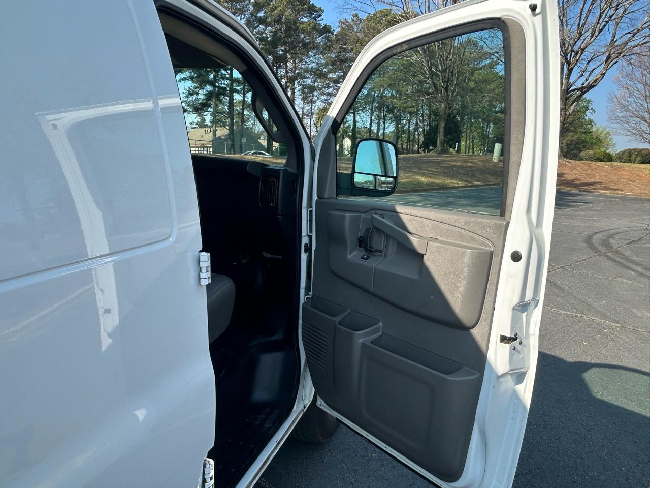 Chevrolet Express Cargo Van RWD 2500 135" 2020