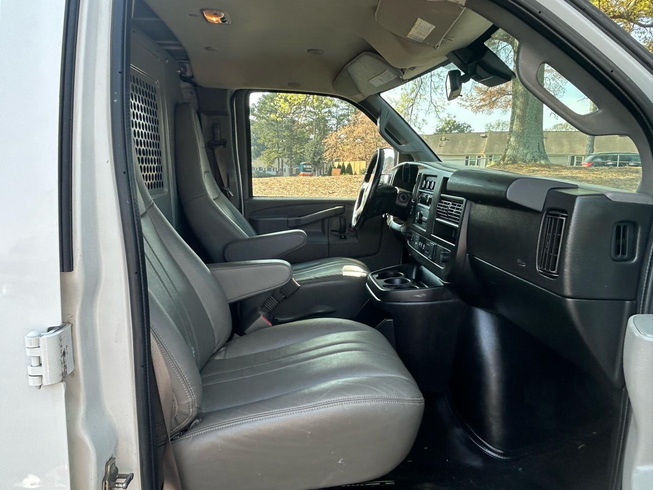 Chevrolet Express Cargo Van RWD 2500 135" 2020