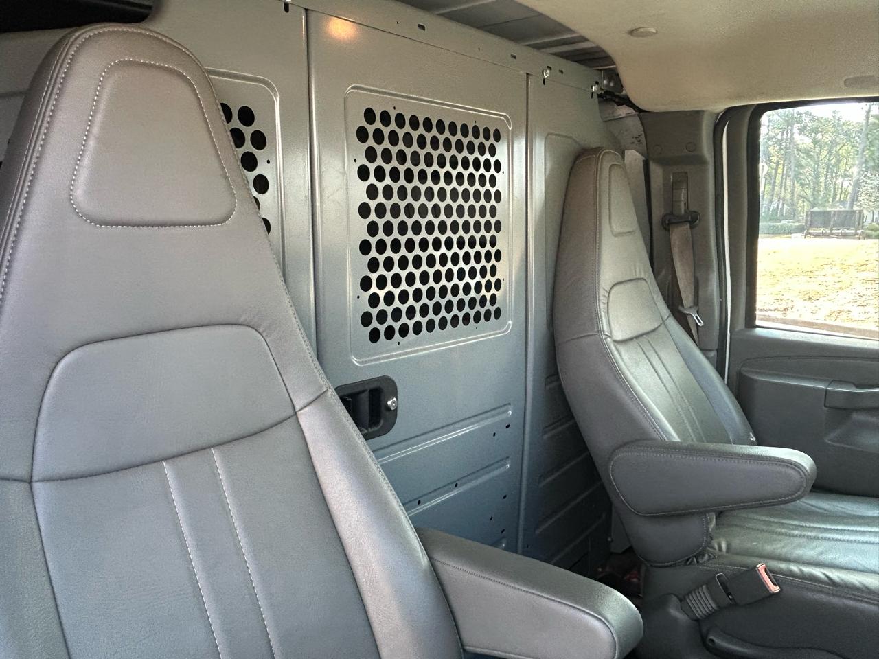 Chevrolet Express Cargo Van RWD 2500 135" 2020