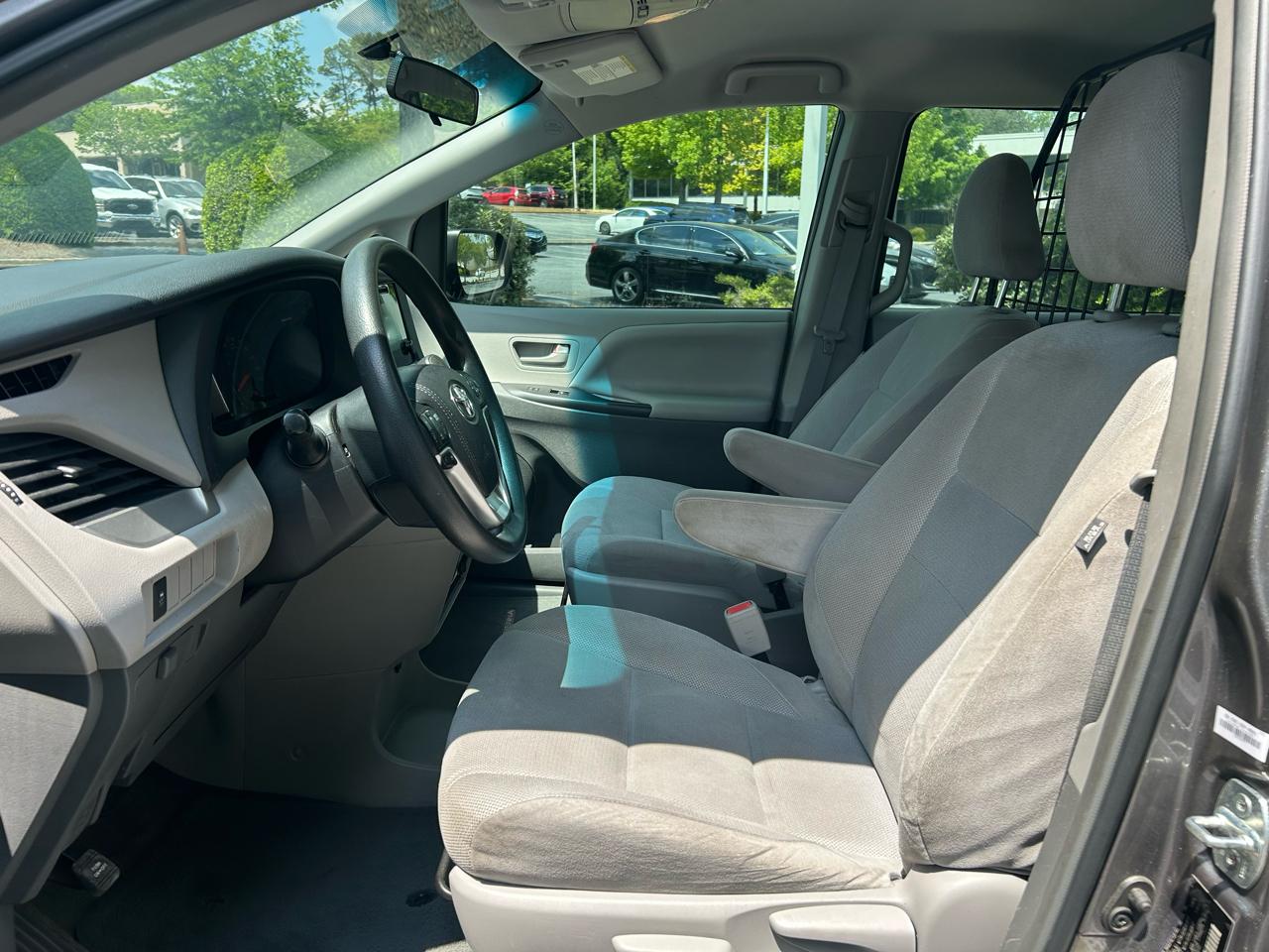 Toyota Sienna L FWD 7-Passenger (Natl) 2017