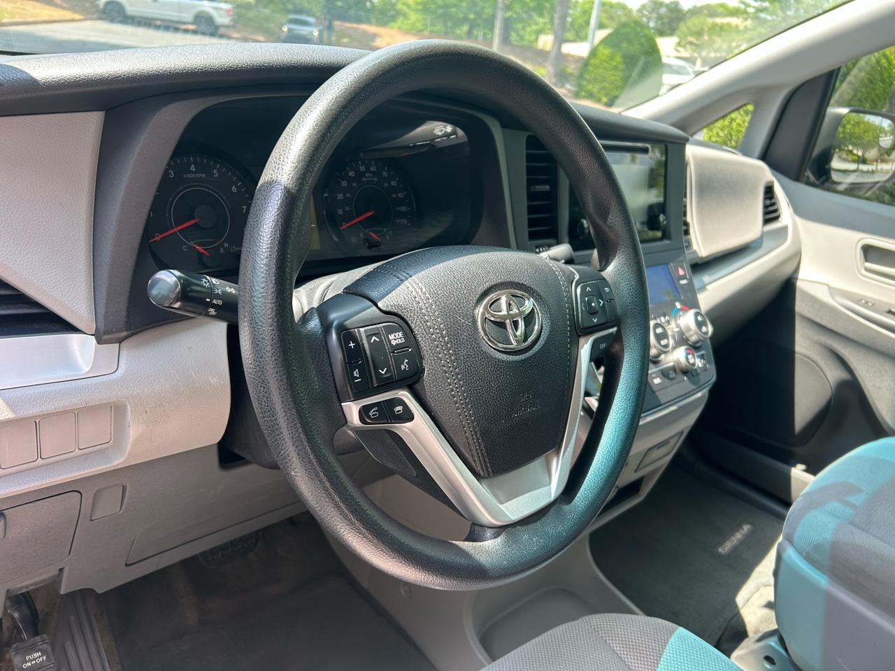 Toyota Sienna L FWD 7-Passenger (Natl) 2017