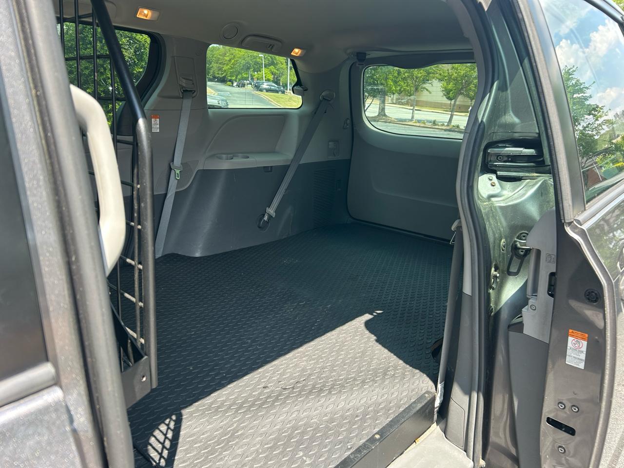 Toyota Sienna L FWD 7-Passenger (Natl) 2017