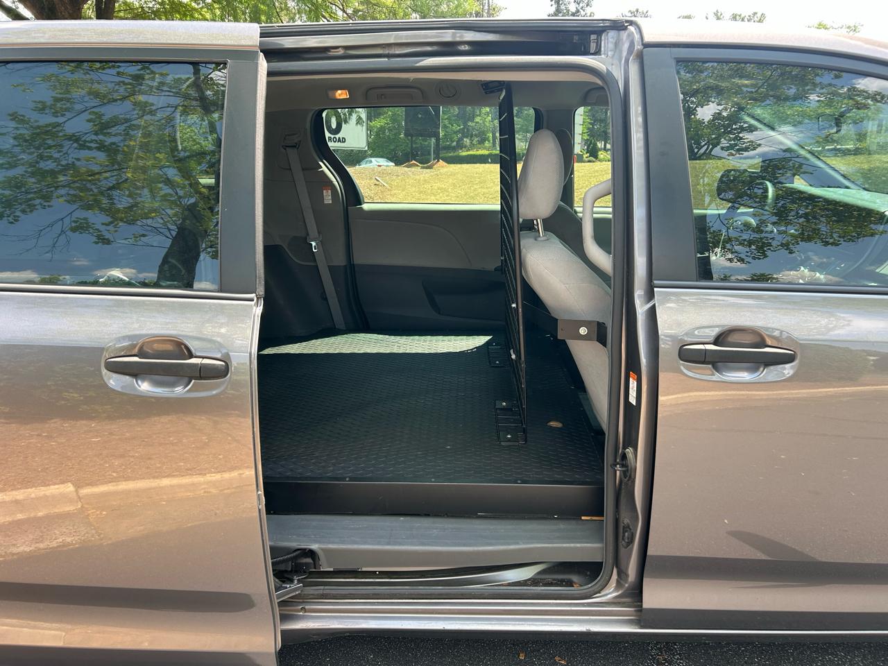 Toyota Sienna L FWD 7-Passenger (Natl) 2017