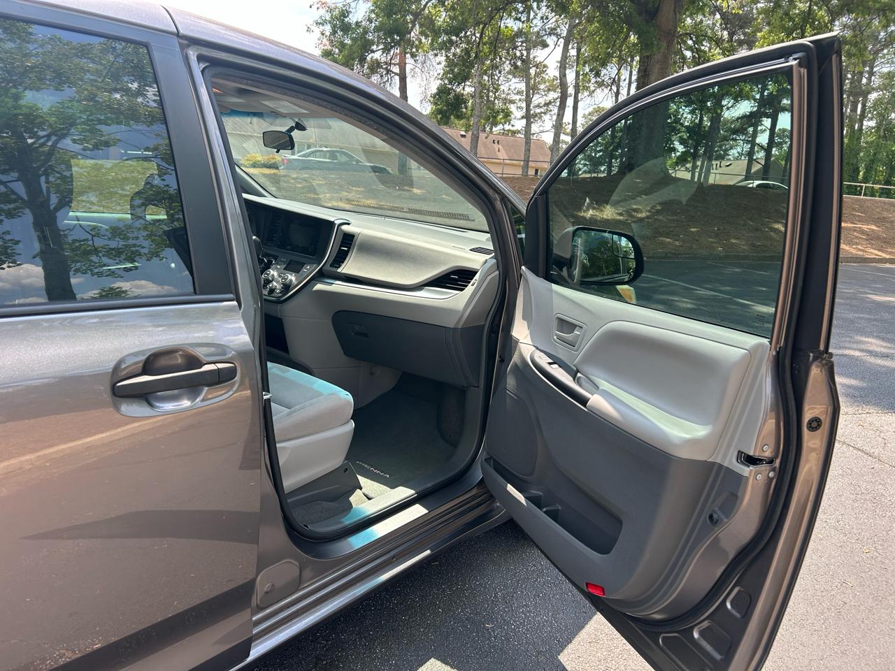 Toyota Sienna L FWD 7-Passenger (Natl) 2017