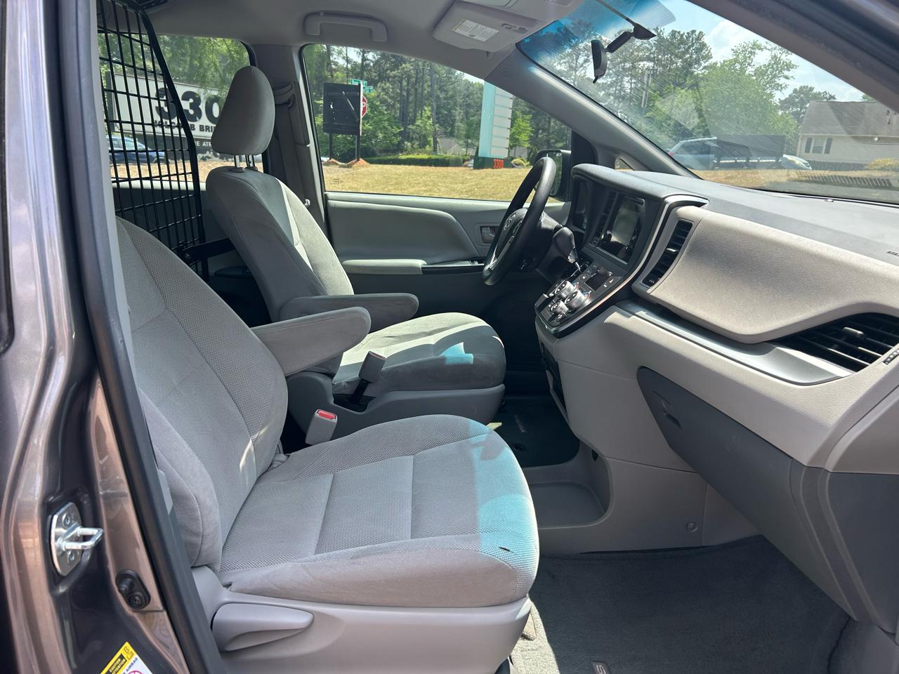 Toyota Sienna L FWD 7-Passenger (Natl) 2017