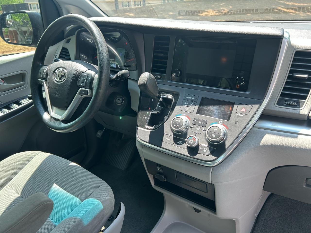 Toyota Sienna L FWD 7-Passenger (Natl) 2017