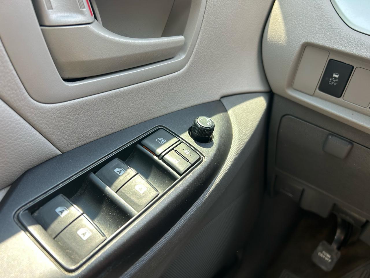 Toyota Sienna L FWD 7-Passenger (Natl) 2017