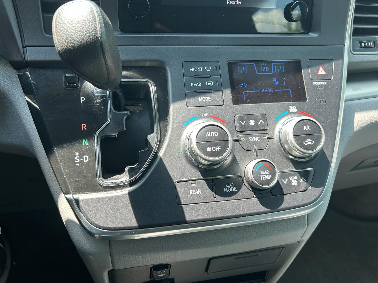 Toyota Sienna L FWD 7-Passenger (Natl) 2017