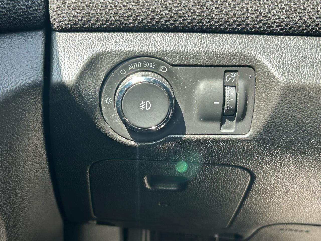 Chevrolet Cruze Limited 4dr Sdn Auto LT w/1LT 2016