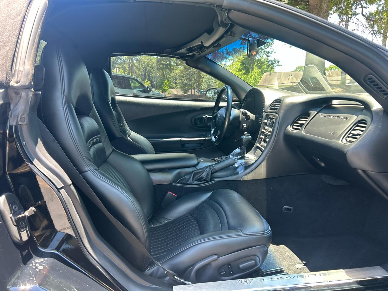 Chevrolet Corvette 2dr Convertible 2002