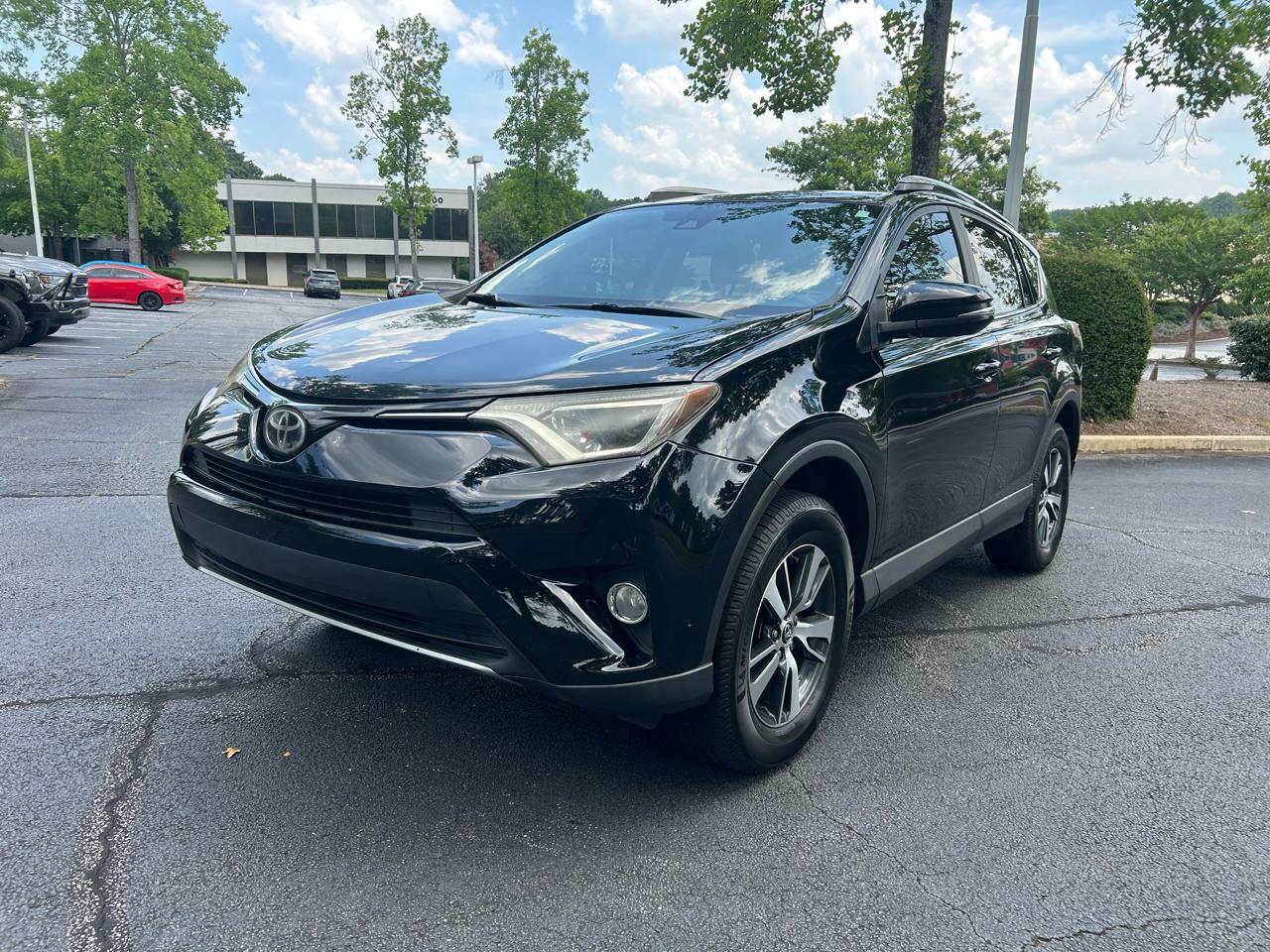 Toyota RAV4 XLE FWD (Natl) 2017
