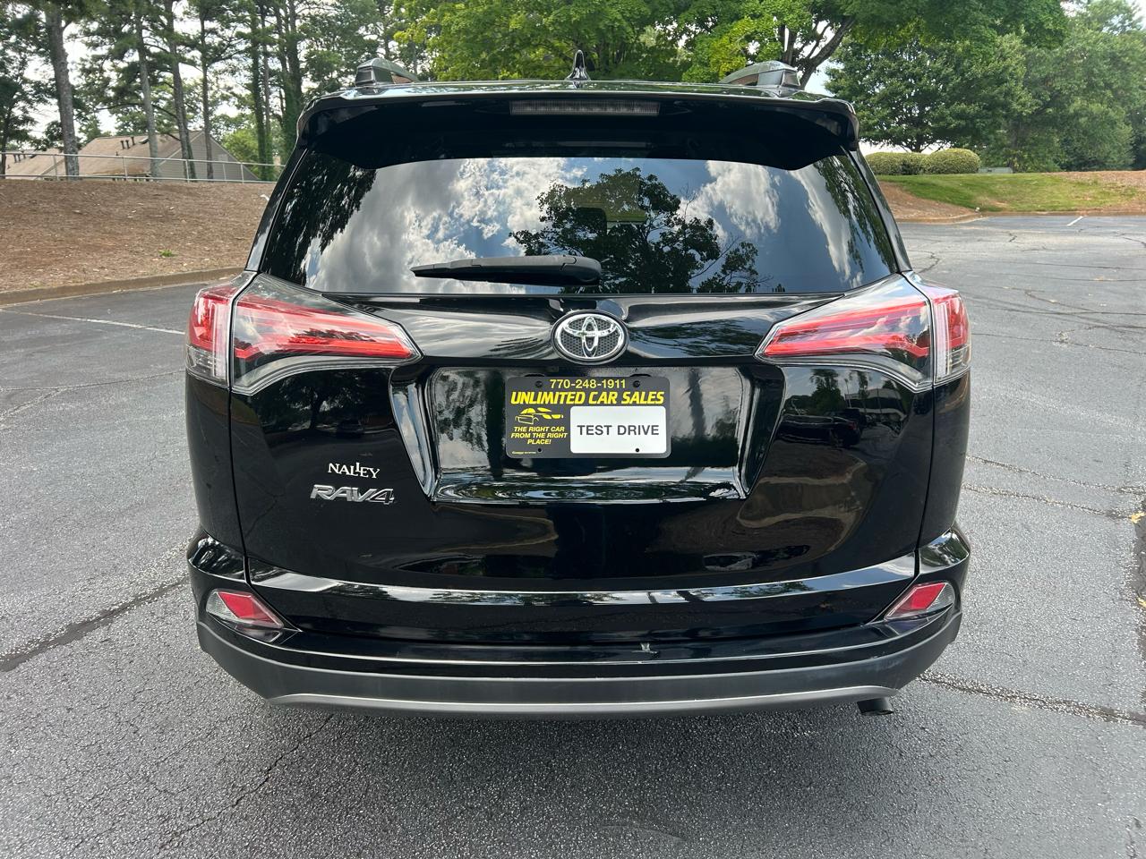 Toyota RAV4 XLE FWD (Natl) 2017