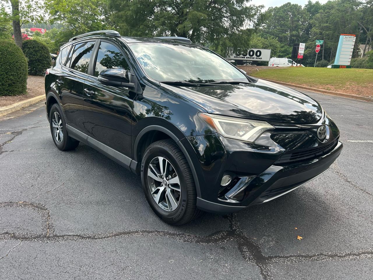Toyota RAV4 XLE FWD (Natl) 2017