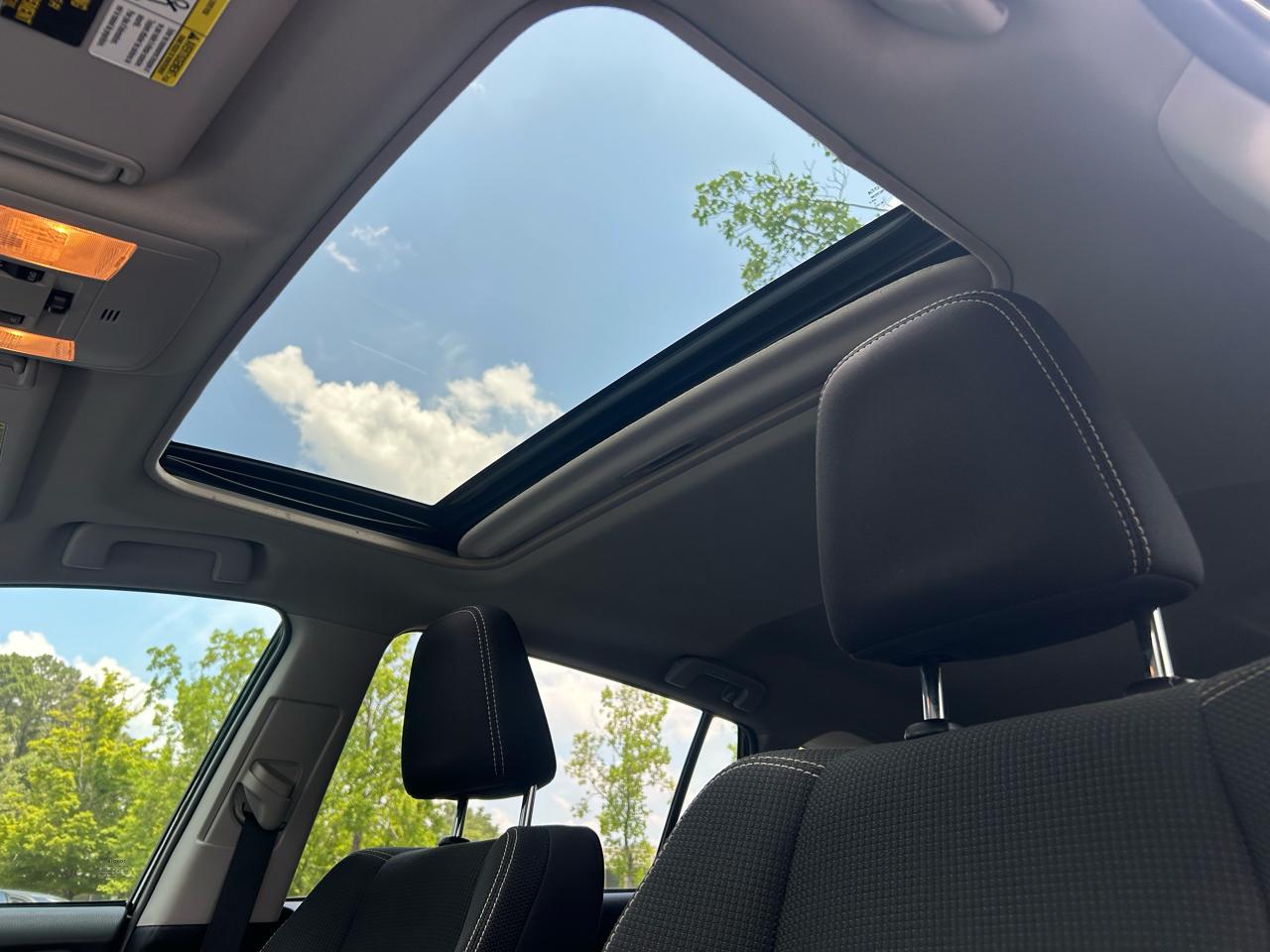 Toyota RAV4 XLE FWD (Natl) 2017
