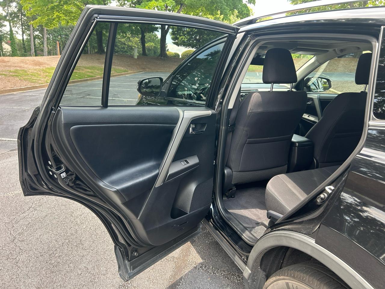 Toyota RAV4 XLE FWD (Natl) 2017