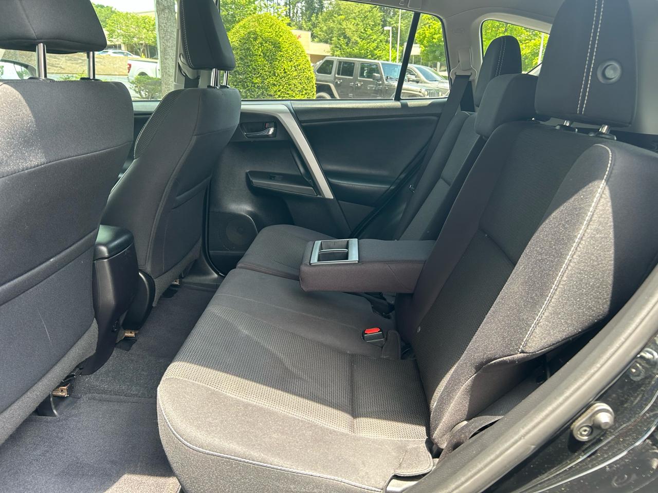 Toyota RAV4 XLE FWD (Natl) 2017