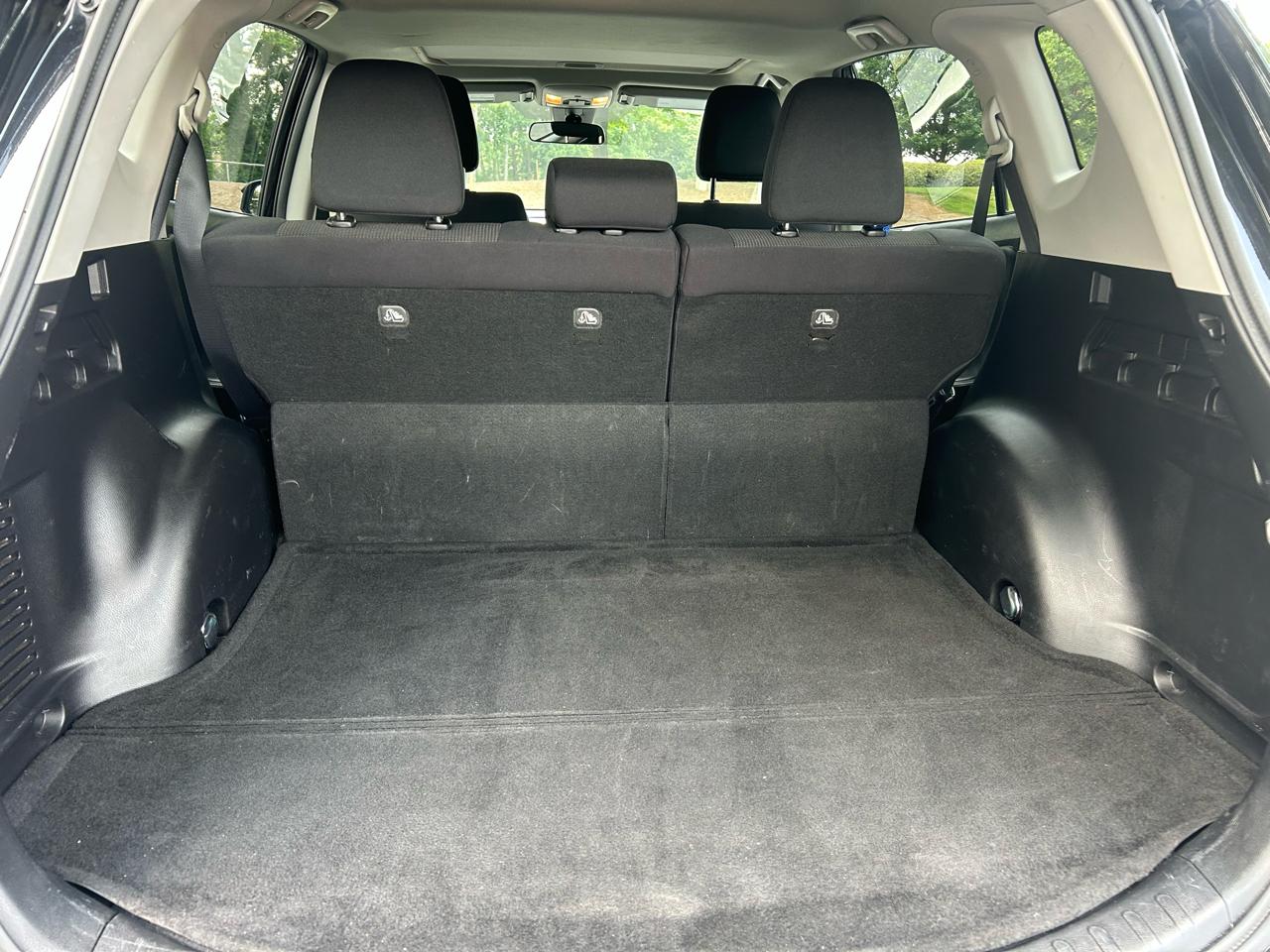 Toyota RAV4 XLE FWD (Natl) 2017