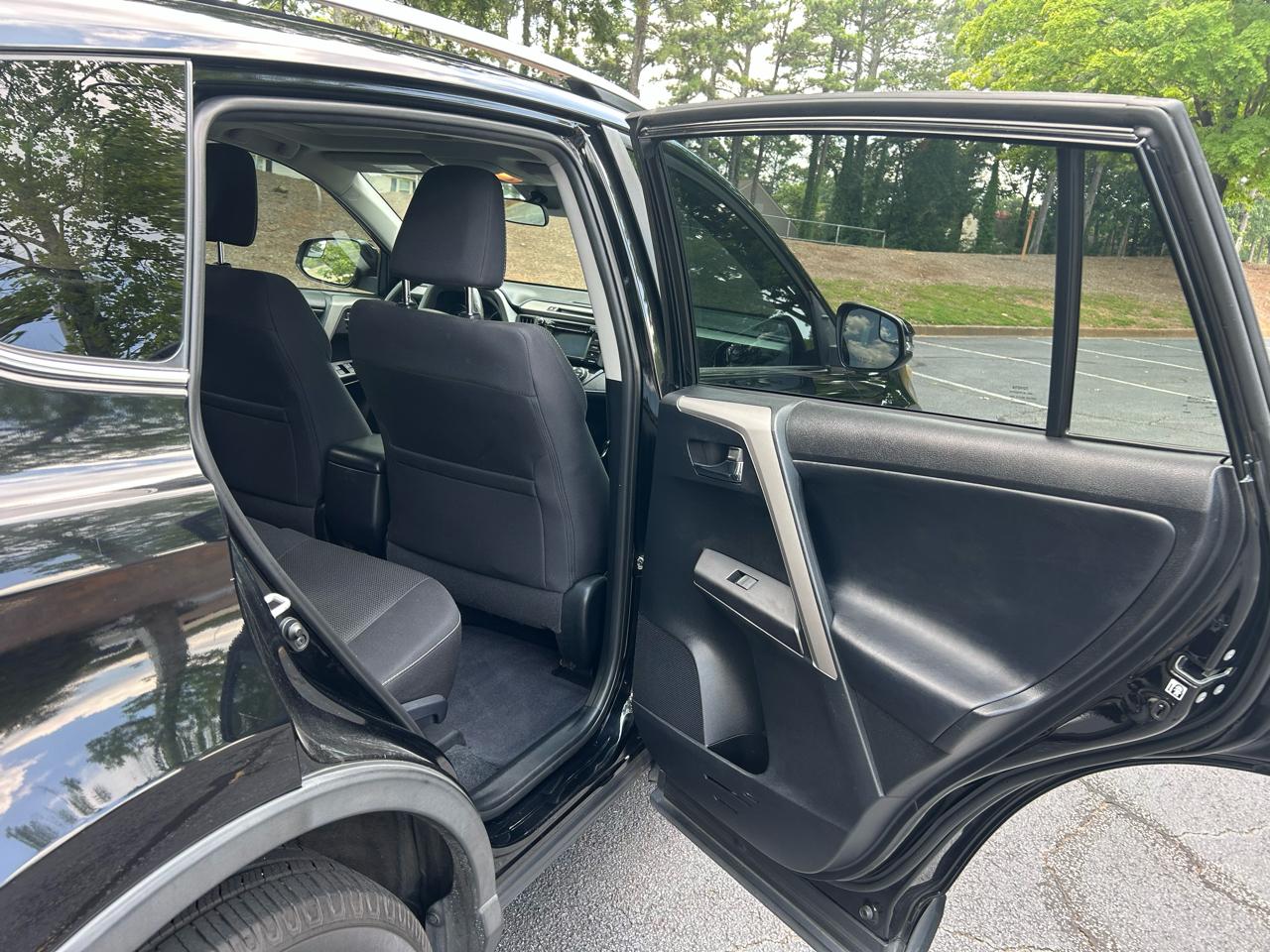 Toyota RAV4 XLE FWD (Natl) 2017