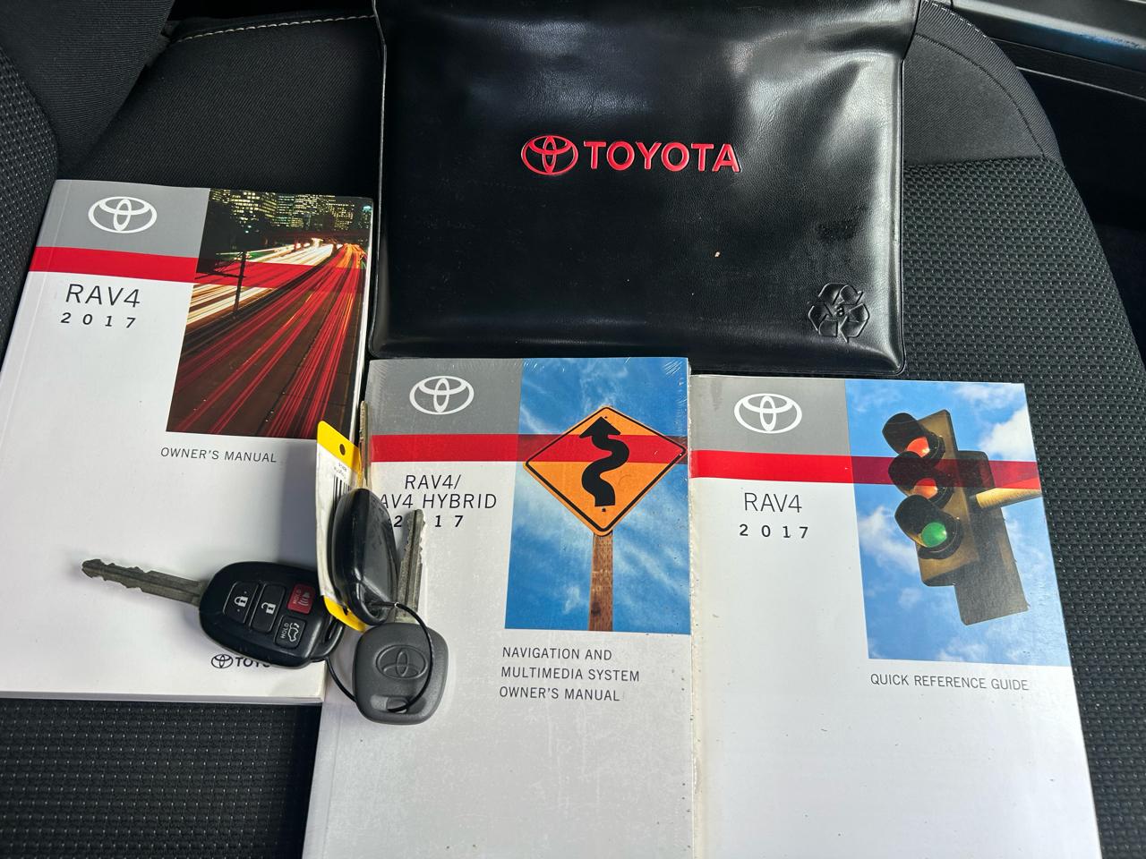Toyota RAV4 XLE FWD (Natl) 2017