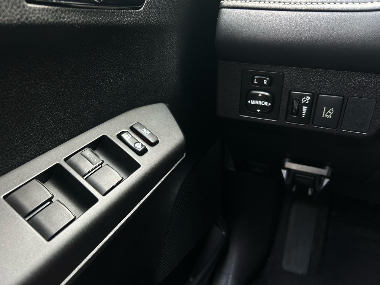 Toyota RAV4 XLE FWD (Natl) 2017
