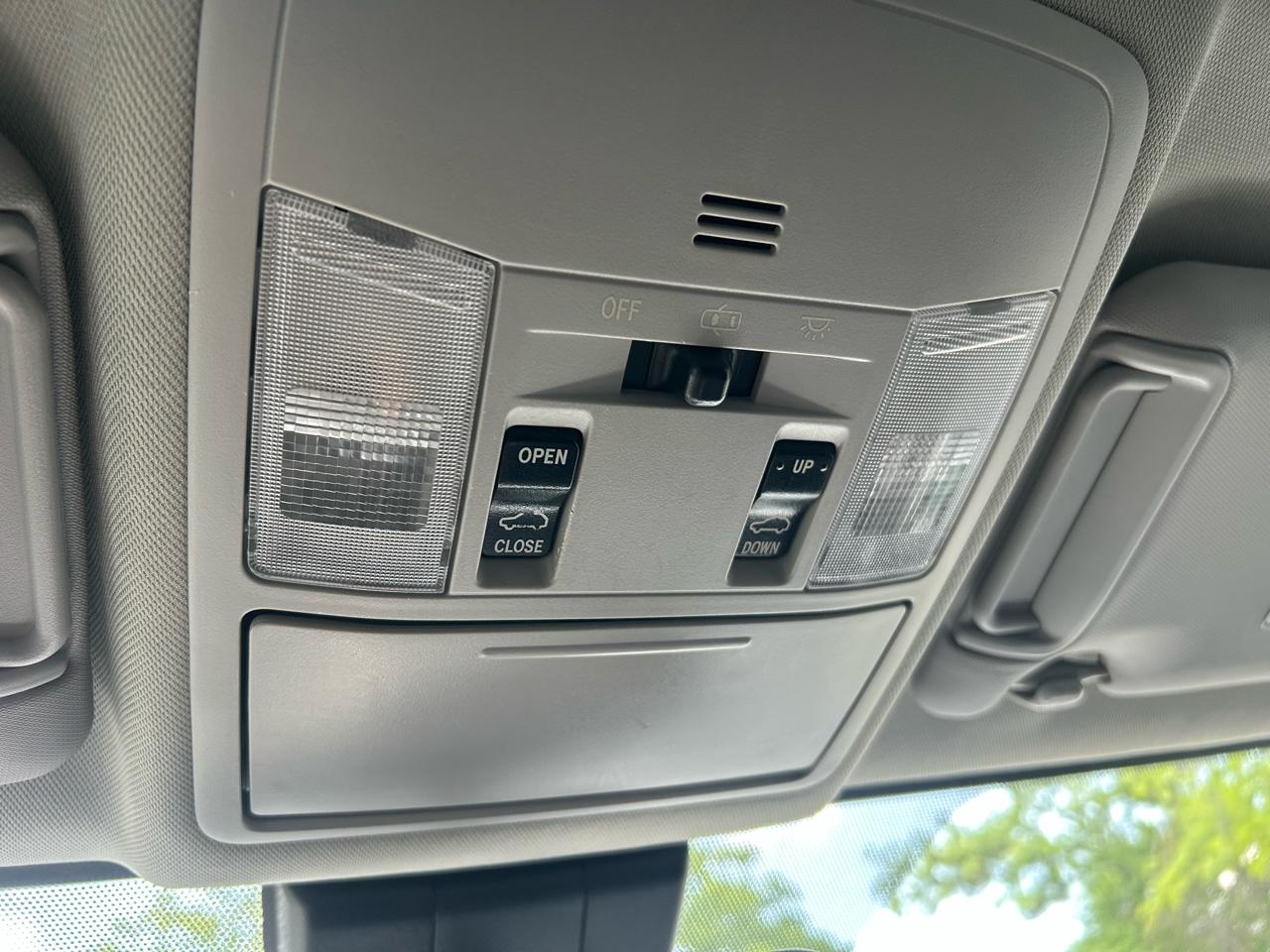 Toyota RAV4 XLE FWD (Natl) 2017
