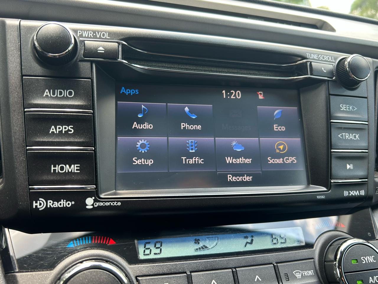 Toyota RAV4 XLE FWD (Natl) 2017