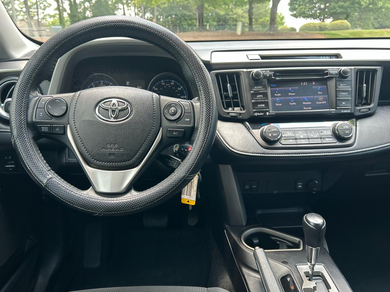 Toyota RAV4 XLE FWD (Natl) 2017